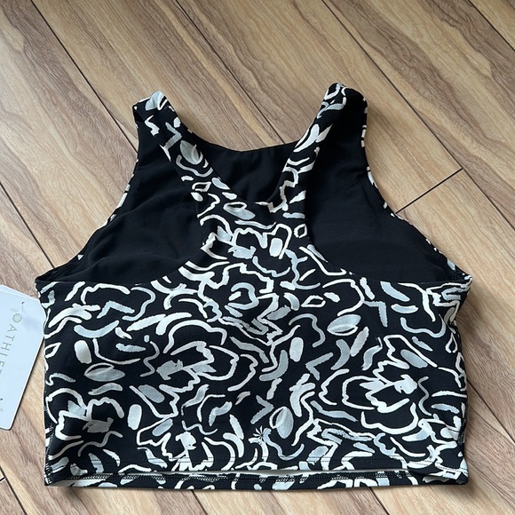 NWOT Athleta Conscious Crop D-DD - Picture 2 of 5